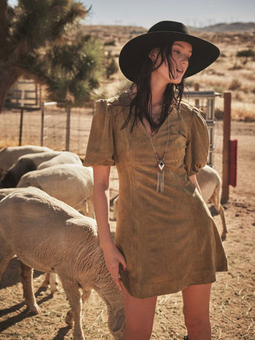 WOMEN'S SHORT PUFF SLEEVE V-NECK VELVET MINI DRESS