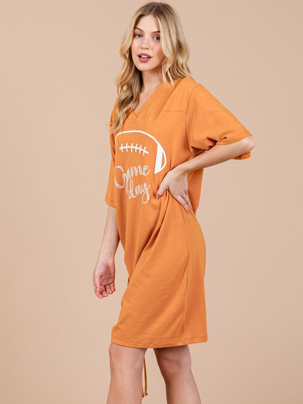 WOMEN'S SHORT SLEEVE V-NECK SIDE RUCHED GRAPHIC MINI DRESS