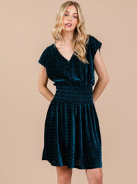 WOMEN'S SHORT SLEEVE V-NECK SMOCK WAIST VELVET MINI DRESS