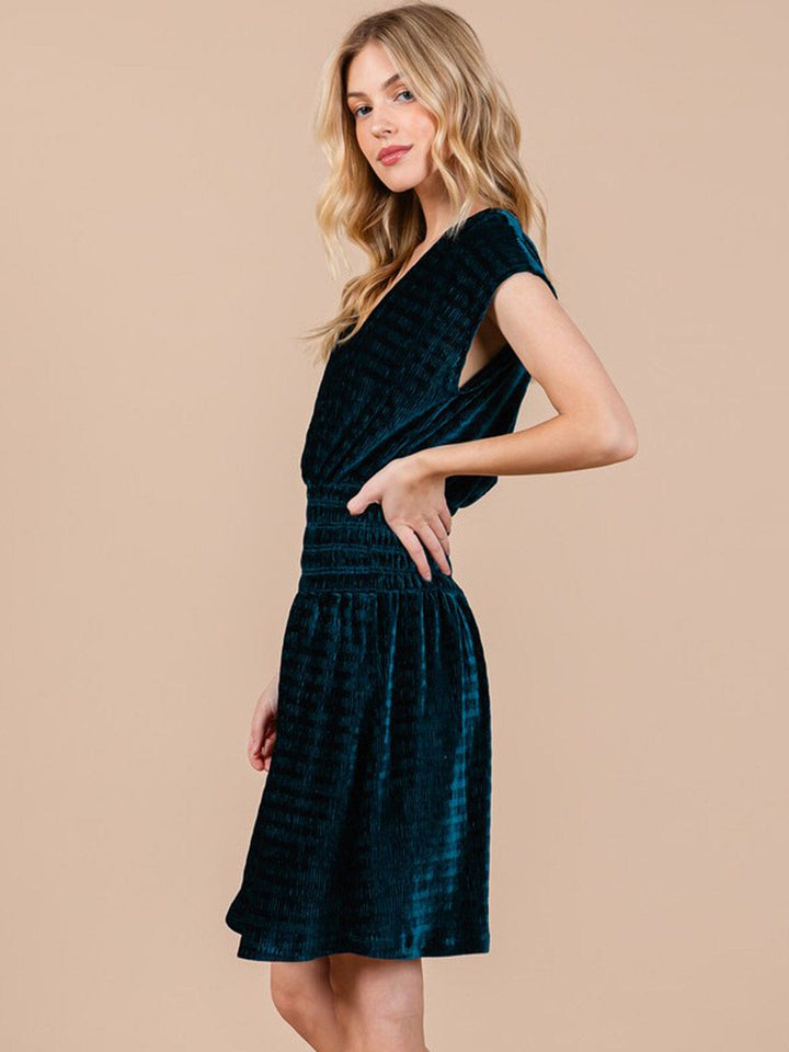 WOMEN'S SHORT SLEEVE V-NECK SMOCK WAIST VELVET MINI DRESS