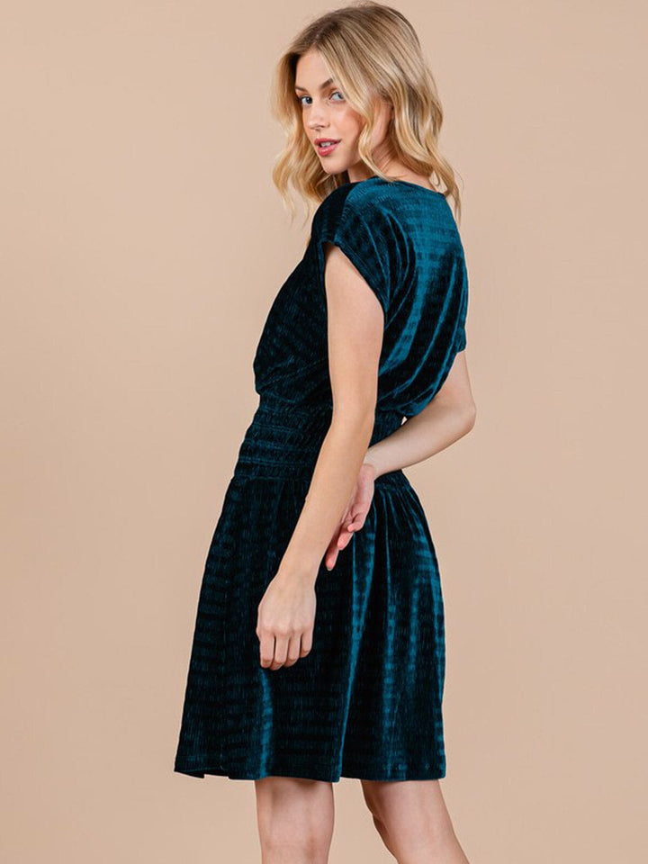 WOMEN'S SHORT SLEEVE V-NECK SMOCK WAIST VELVET MINI DRESS