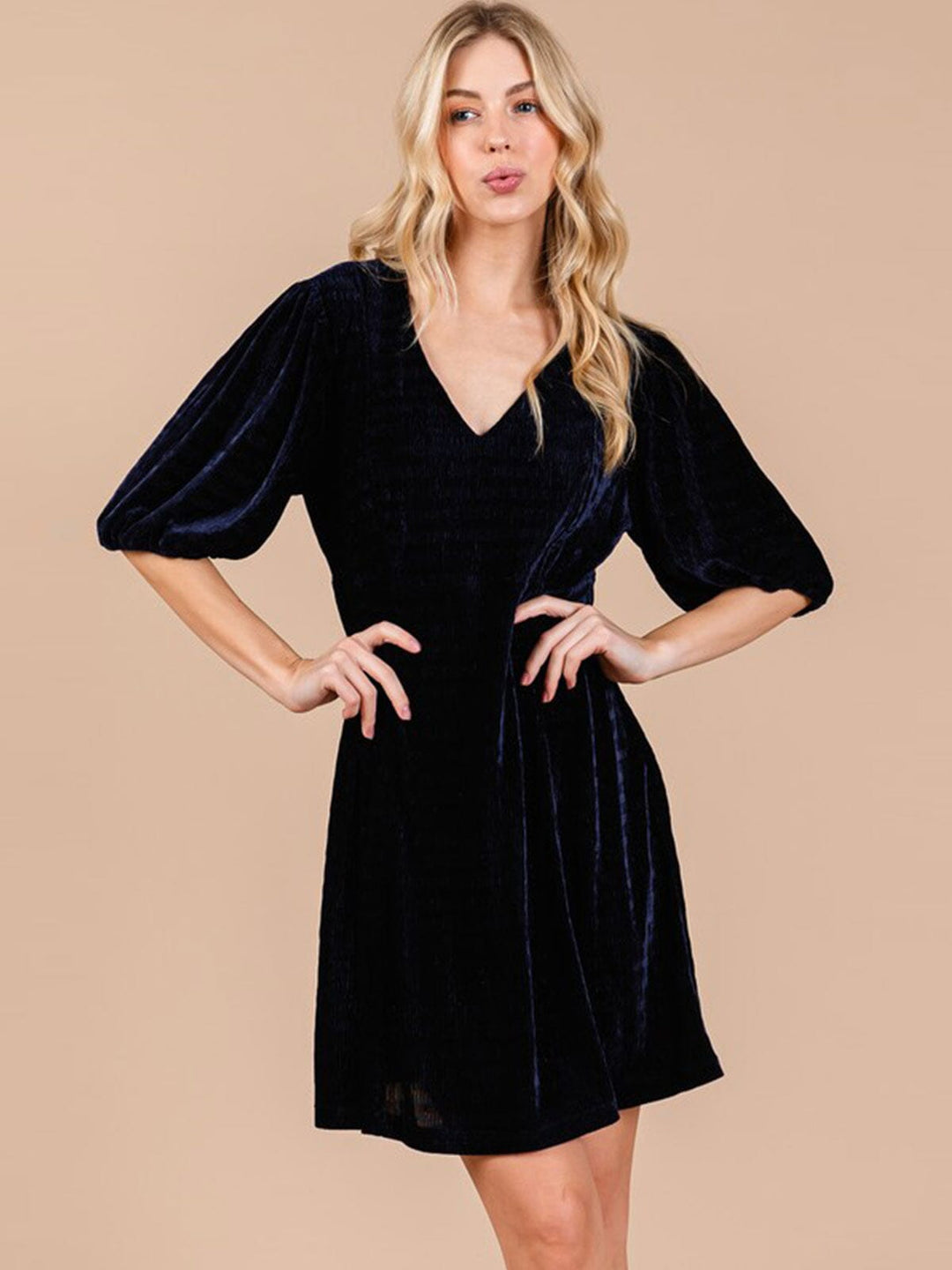 WOMEN'S SHORT SLEEVE V-NECK VELVET LOOSE FIT MINI DRESS