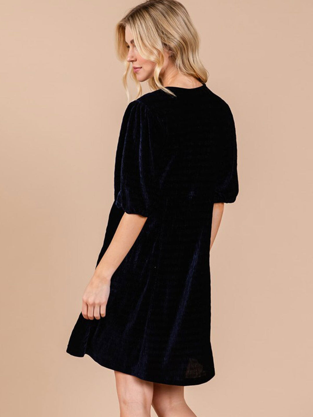 WOMEN'S SHORT SLEEVE V-NECK VELVET LOOSE FIT MINI DRESS