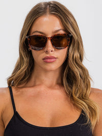 WOMEN'S DAZEY FASHION EYEWEAR ASSORTED COLORS SUNGLASSES