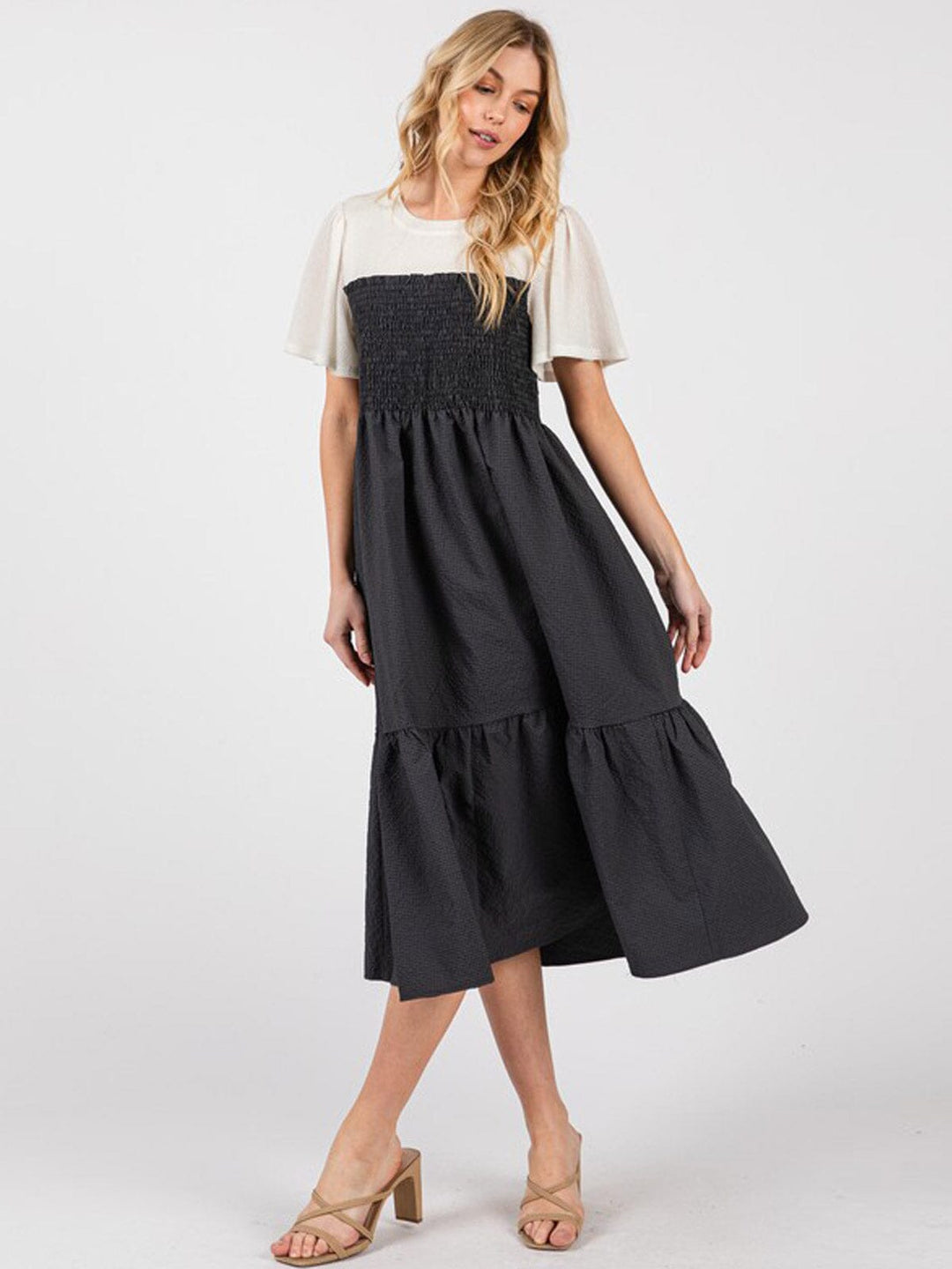 WOMEN'S SHORT SLEEVE COLORBLOCK SMOCK TIERED MIDI DRESS