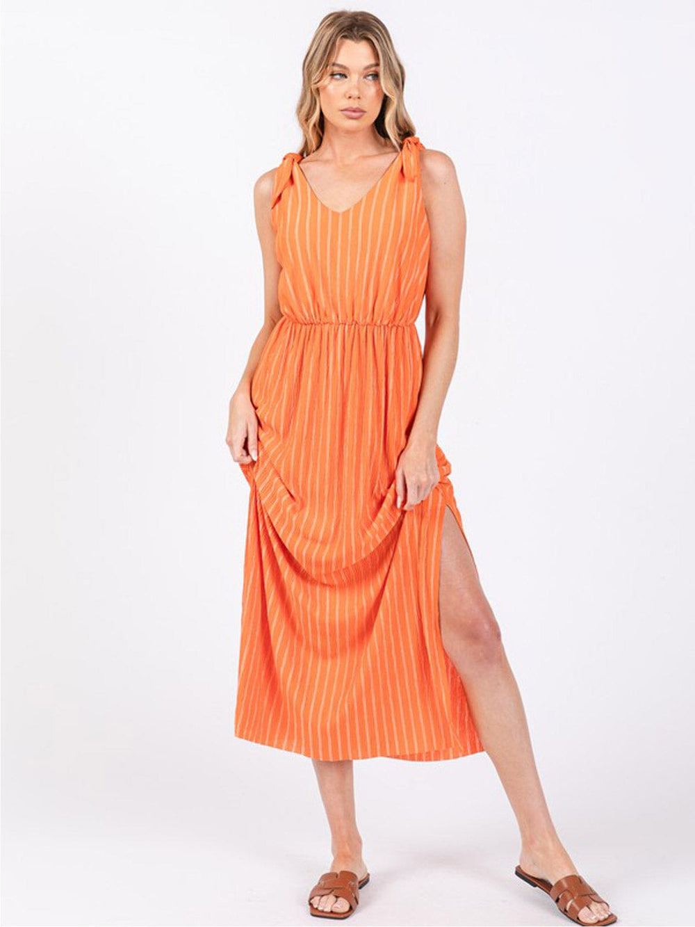 WOMEN'S ADJUSTABLE STRAPS V-NECK ELASTIC WAIST TIERED MAXI DRESS