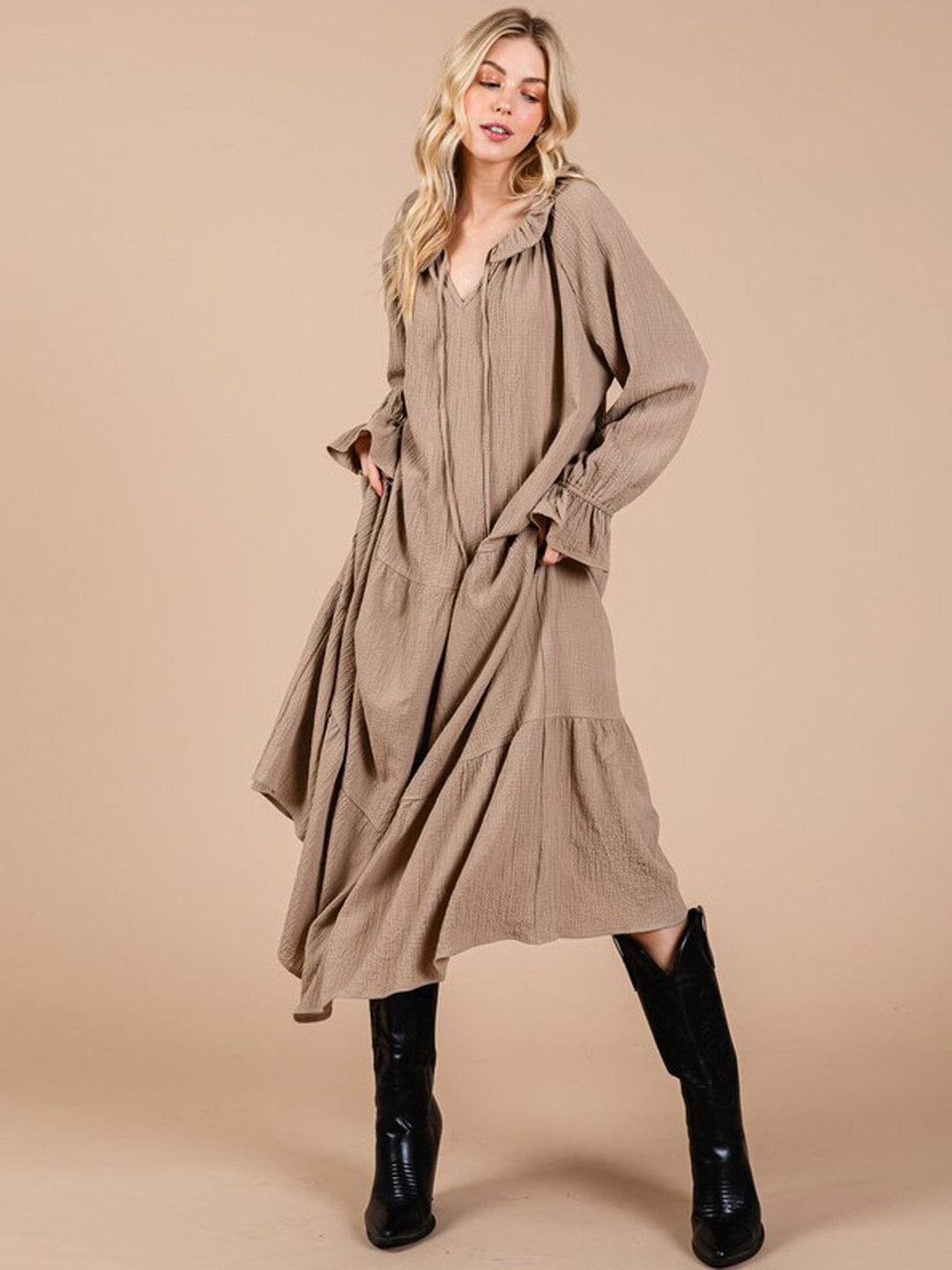 WOMEN'S LONG SLEEVE V-NECK FRONT POCKETS TIERED MAXI DRESS