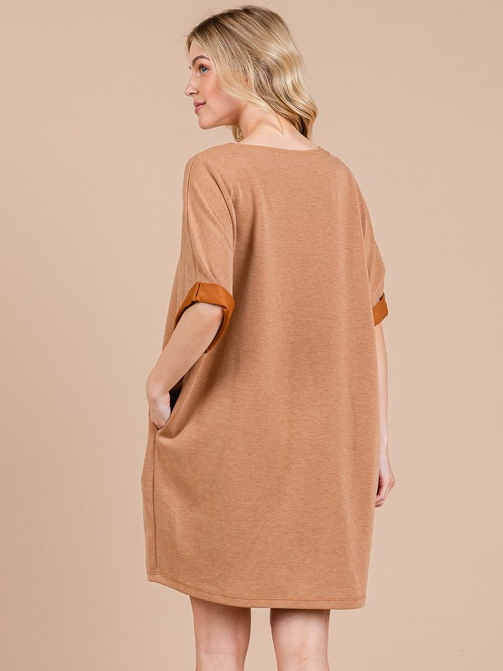 WOMEN'S SHORT SLEEVE FRONT POCKETS V-NECK TUNIC MINI DRESS