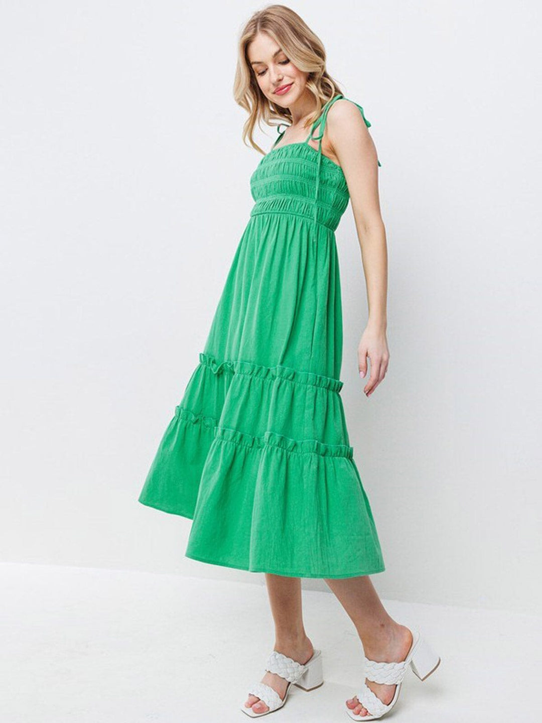 WOMEN'S SLEEVELESS SMOCK TIERED MINI DRESS