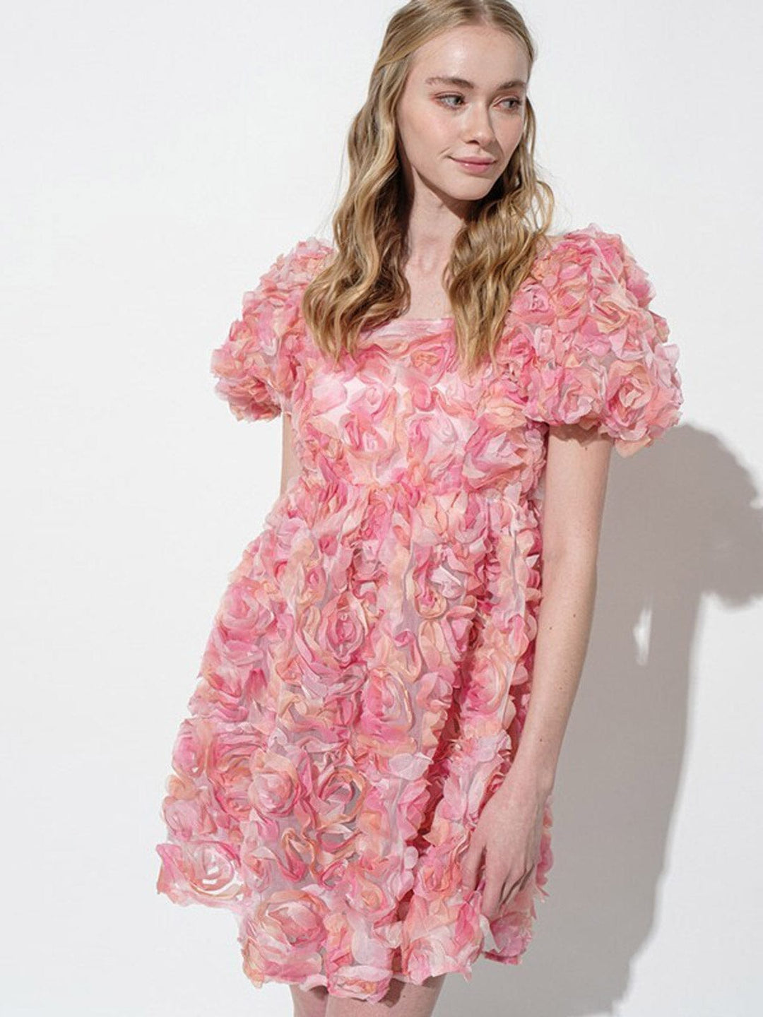 WOMEN'S SHORT PUFF SLEEVE FLOWER DETAILED BABYDOLL MINI DRESS