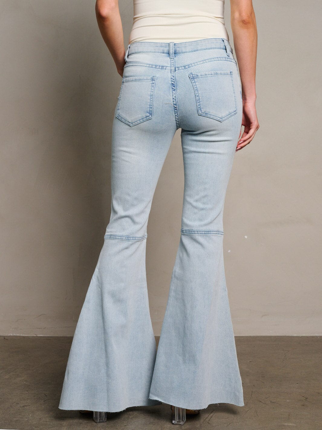 WOMEN'S BUTTON CLOSURE BELL BOTTOMS DENIM WASHED PANTS