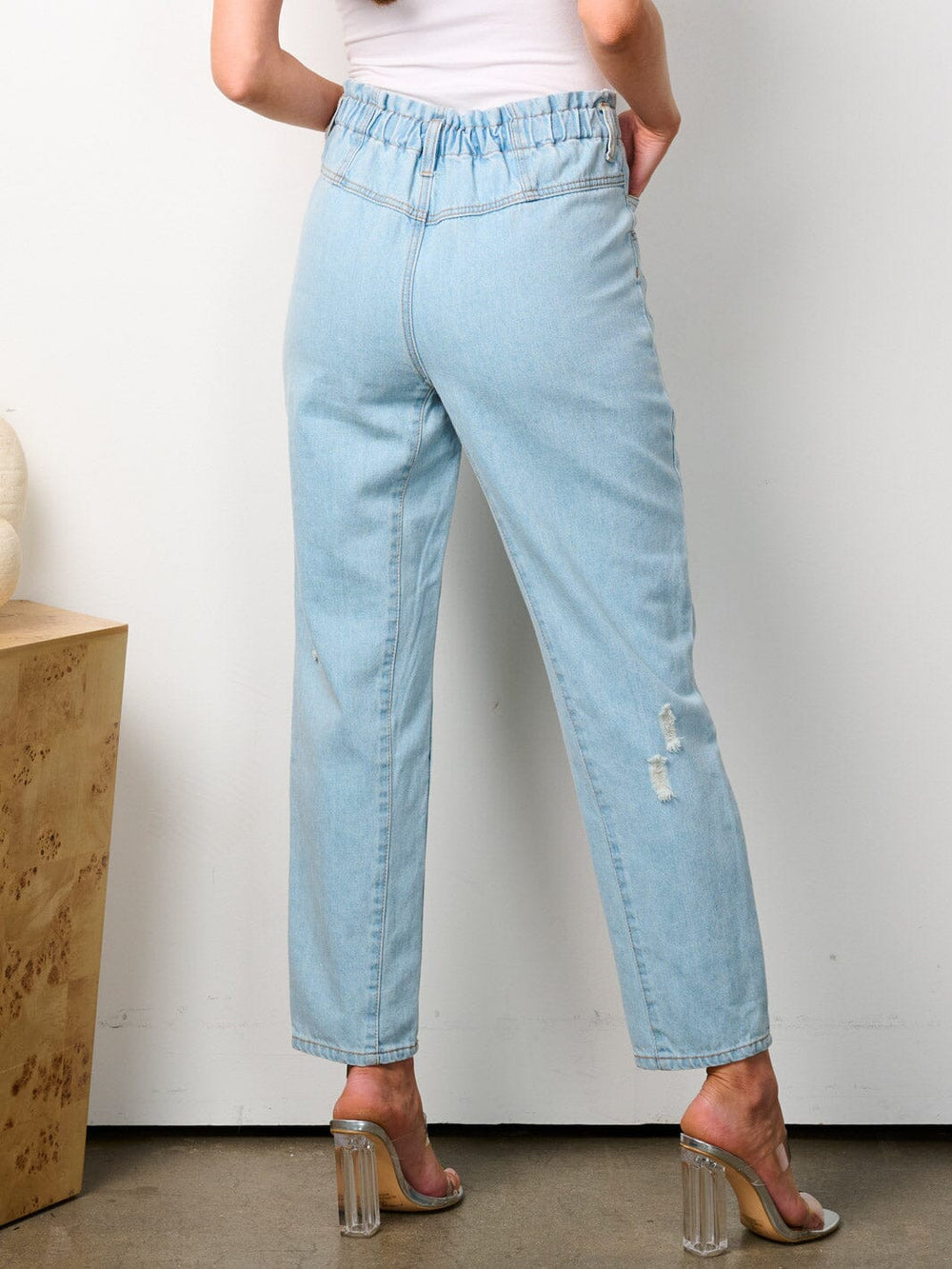 WOMEN'S ELASTIC WAIST BUTTON CLOSURE POCKETS DISTRESSED DENIM PANTS