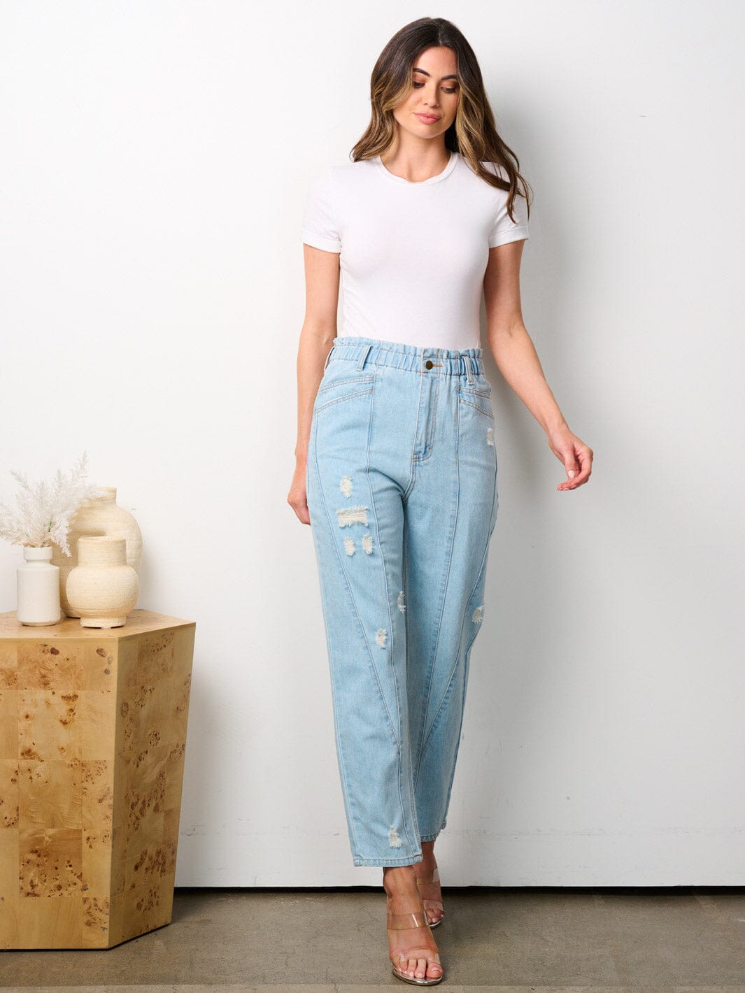 WOMEN'S ELASTIC WAIST BUTTON CLOSURE POCKETS DISTRESSED DENIM PANTS