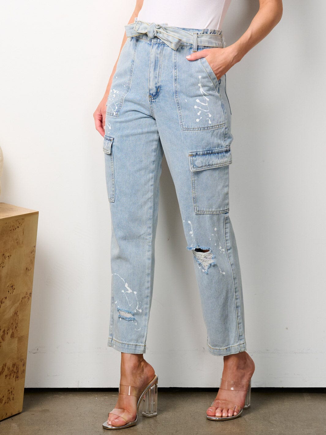 WOMEN'S BUTTON CLOSURE CARGO POCKETS SELF TIE DISTRESSED DENIM PANTS