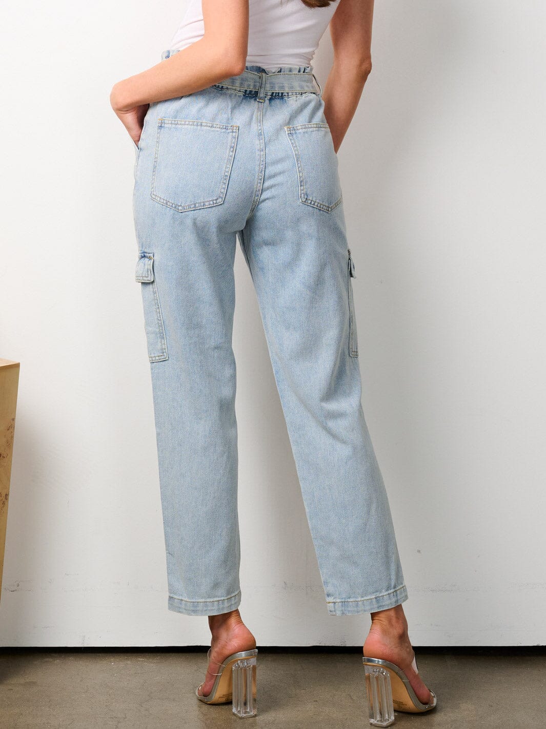 WOMEN'S BUTTON CLOSURE CARGO POCKETS SELF TIE DISTRESSED DENIM PANTS