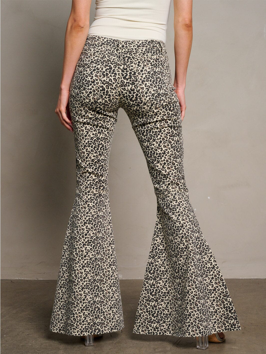 WOMEN'S BUTTON CLOSURE DISTRESSED LEOPARD PRINT BELL BOTTOMS DENIM PANTS