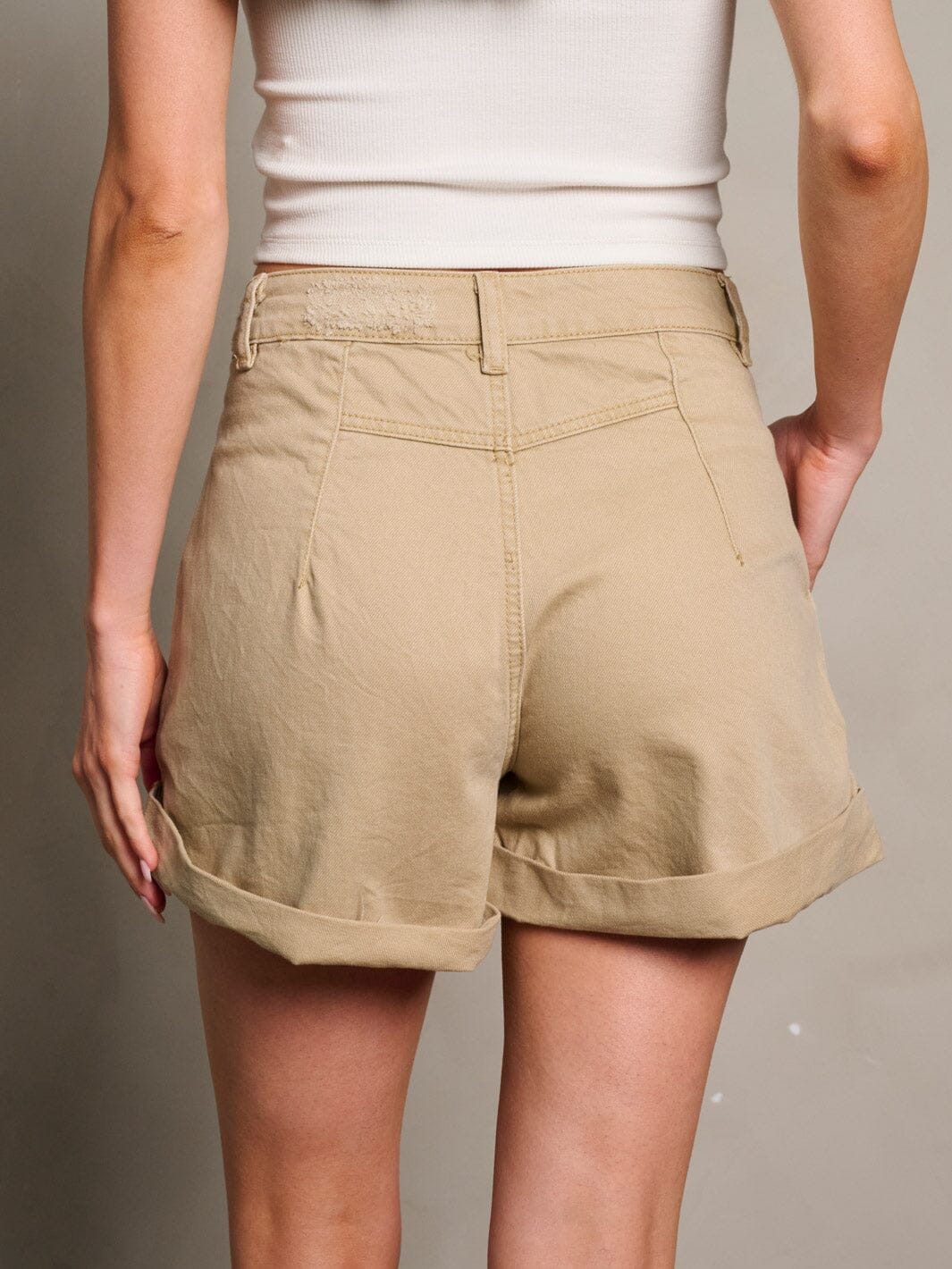 WOMEN'S BUTTON CLOSURE POCKETS PLEATED MINI SHORTS