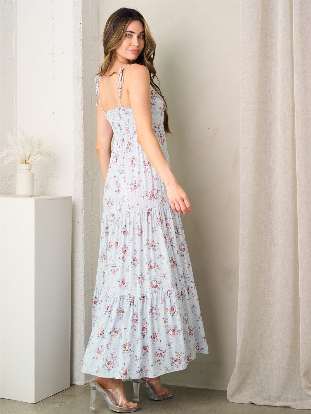 WOMEN'S SLEEVELESS V-NECK TIERED FLORAL MAXI DRESS