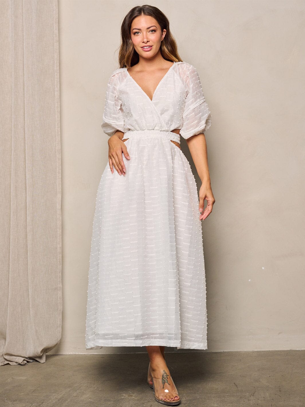 WOMEN'S SHORT SLEEVE V-NECK CUT OUT MAXI DRESS