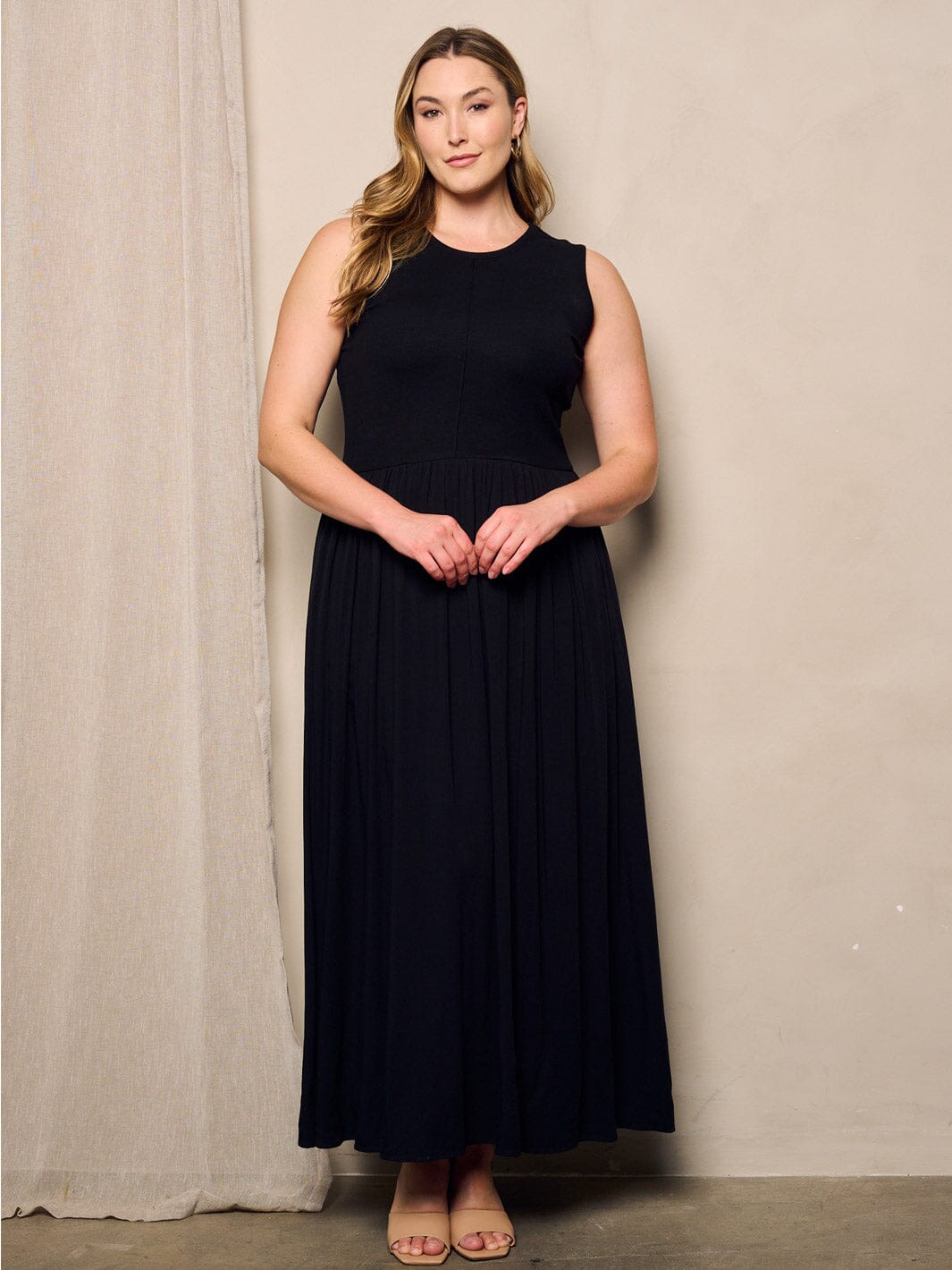 PLUS SIZE SLEEVELESS POCKETS MAXI DRESS