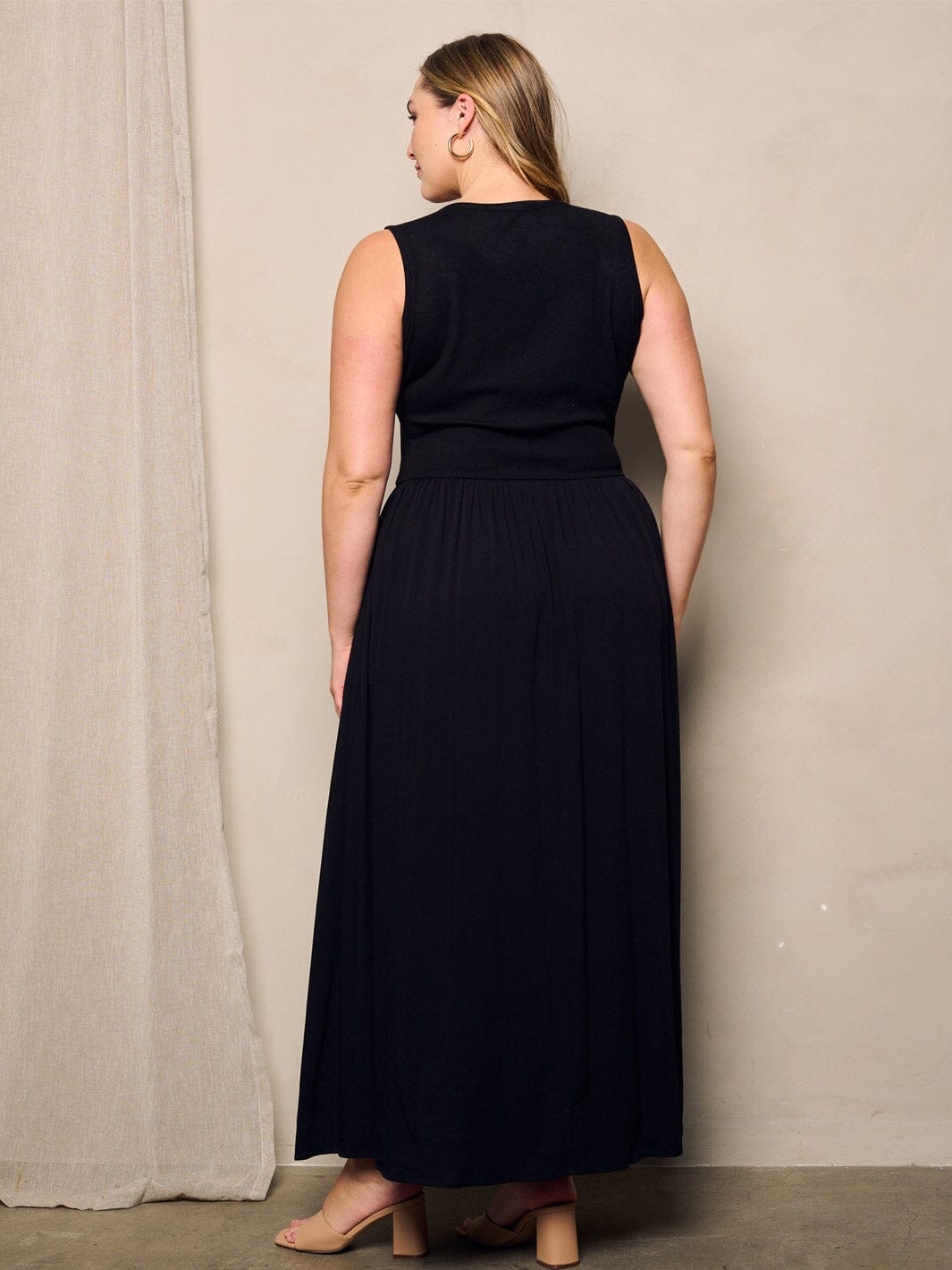 PLUS SIZE SLEEVELESS POCKETS MAXI DRESS