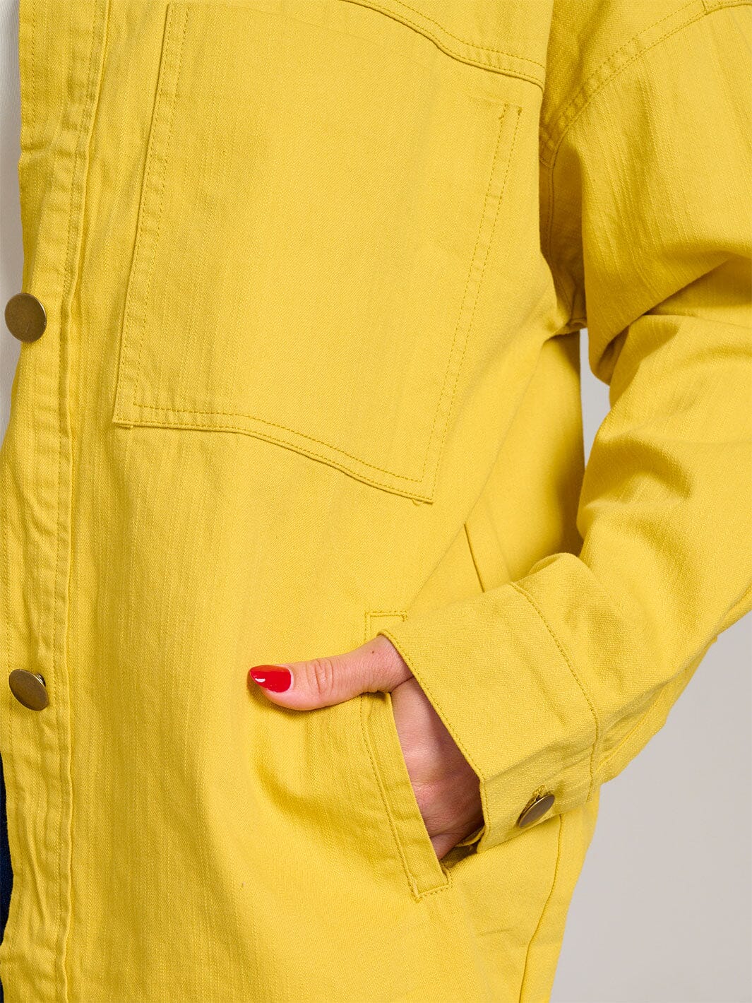 WOMEN'S LONG SLEEVE BUTTON CLOSURE FRONT POCKETS DENIM SHACKET