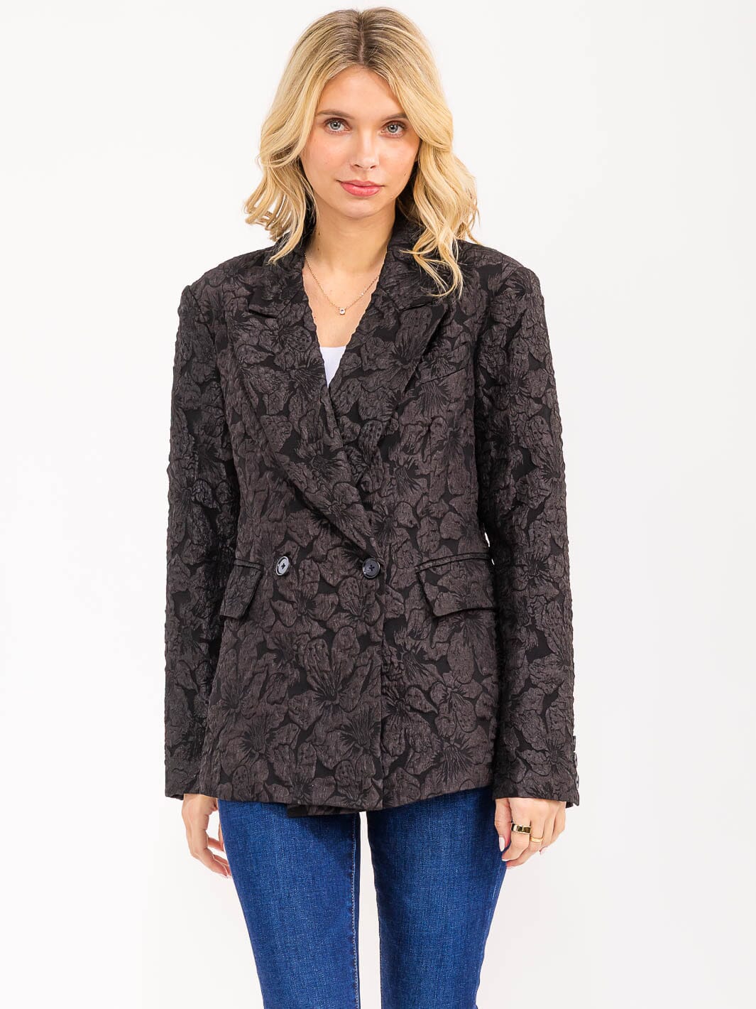 WOMEN'S LONG SLEEVE BUTTON CLOSURE FRONT FRONT POCKETS DETAILED BLAZER