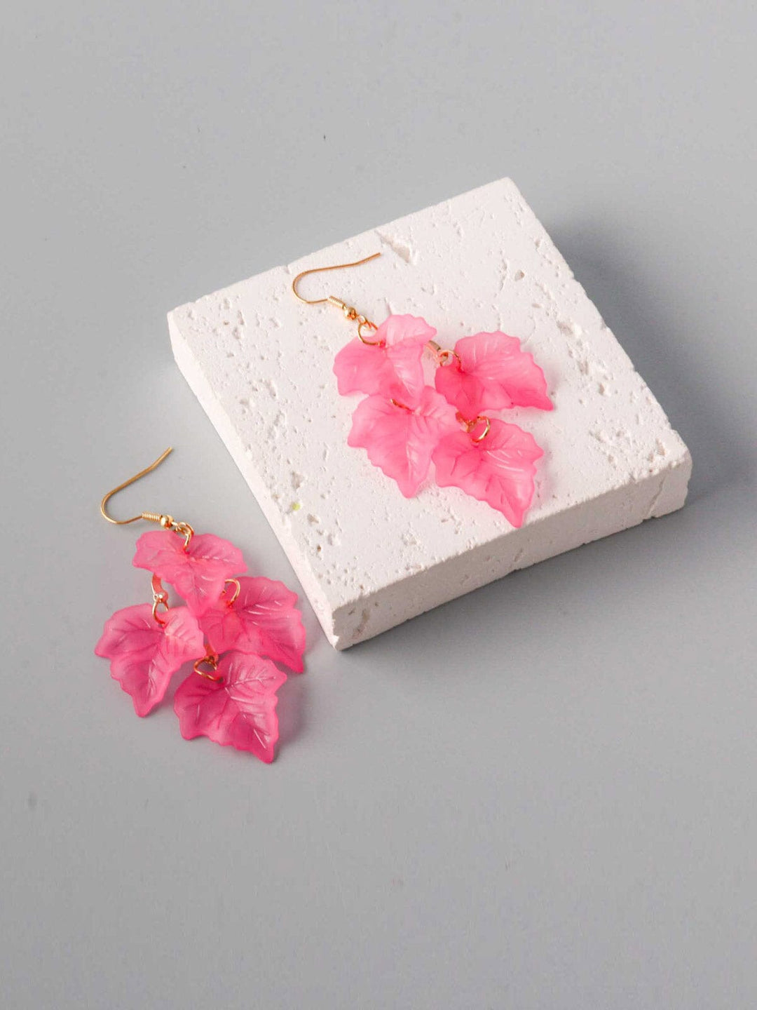WOMEN'S ASSORTED COLORS LEAFS EARRINGS