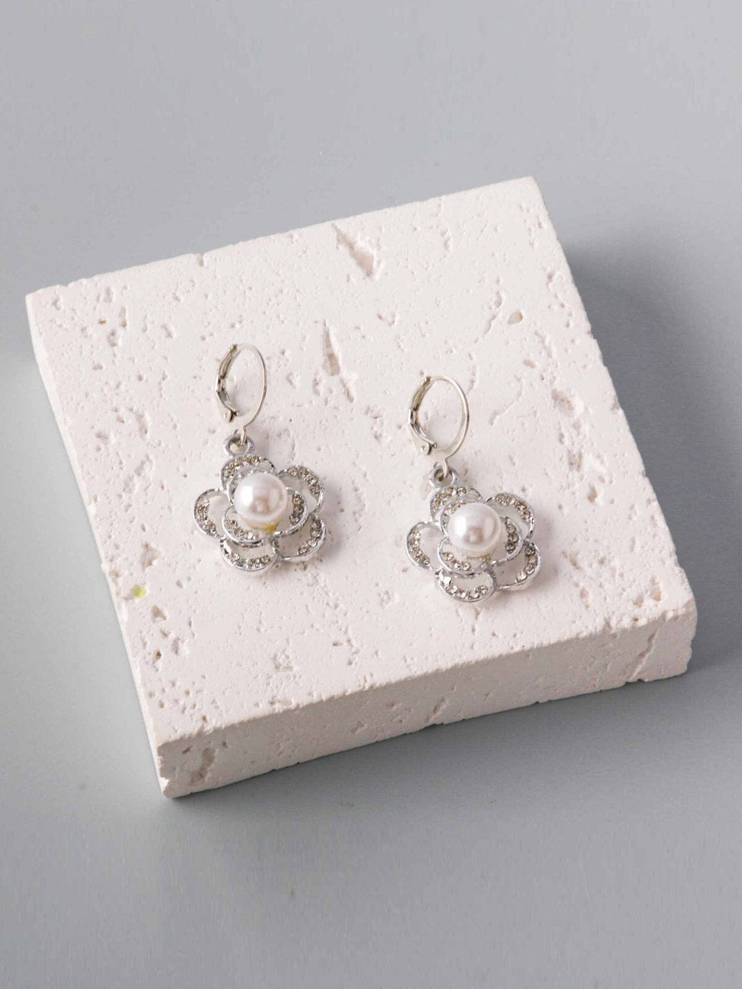 WOMEN'S SILVER PEARL FLOWER EARRINGS