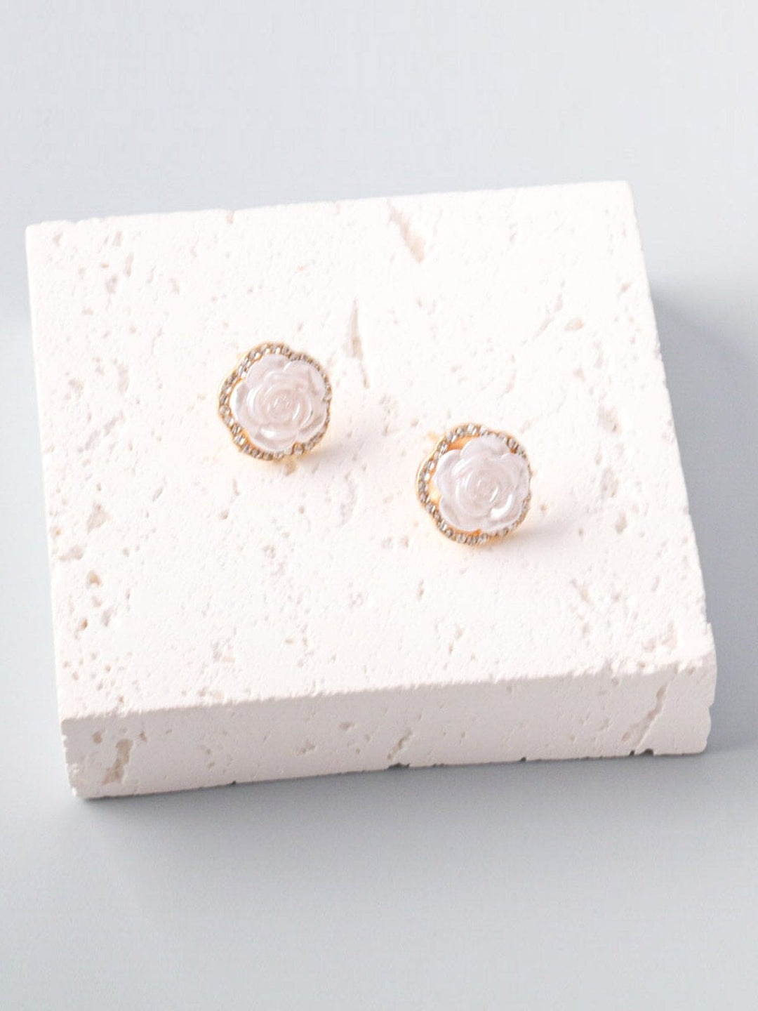 WOMEN'S WHITE STONE ROSE EARRINGS