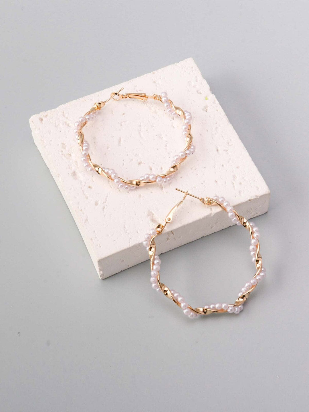 WOMEN'S GOLD & PINK PEARL HOOPS EARRINGS