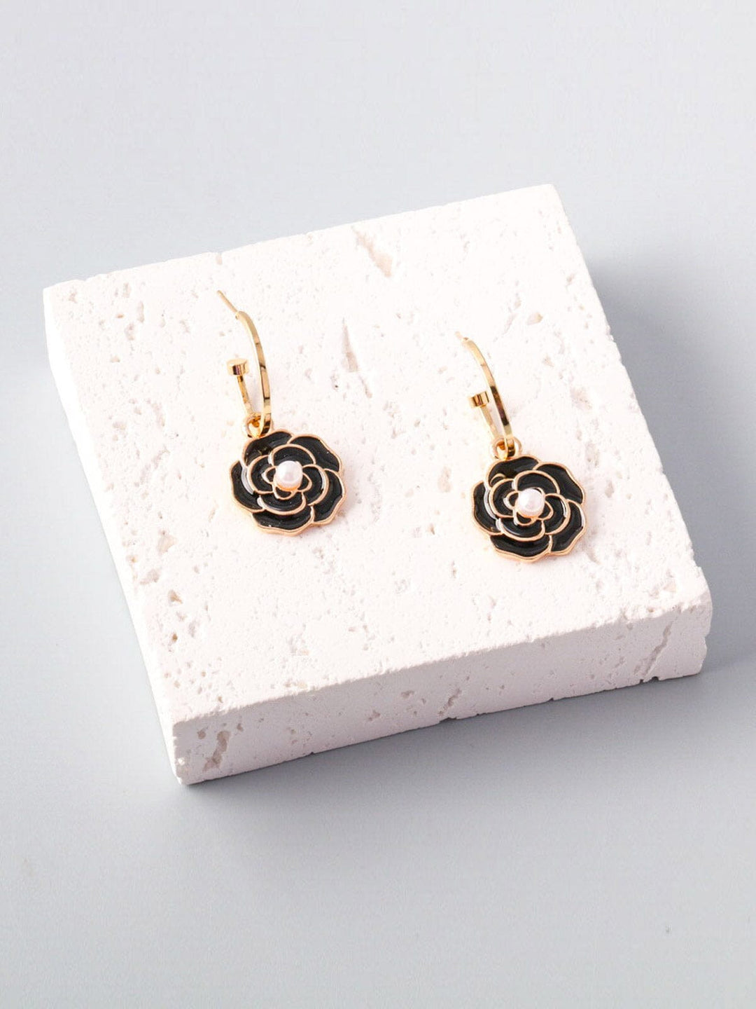 WOMEN'S ASSORTED COLORS FLOWER EARRINGS