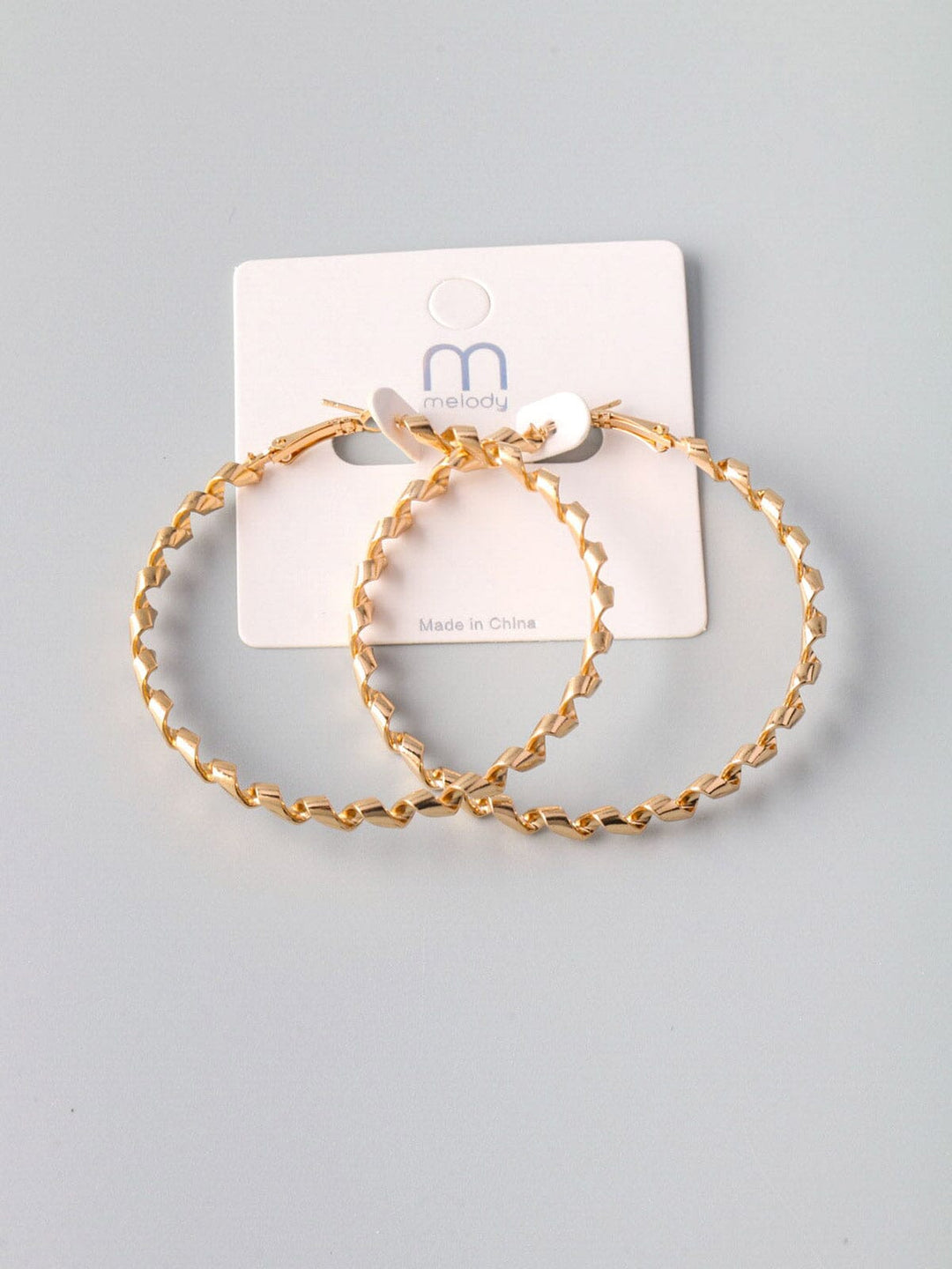 WOMEN'S GOLD TWIST HOOP EARRINGS