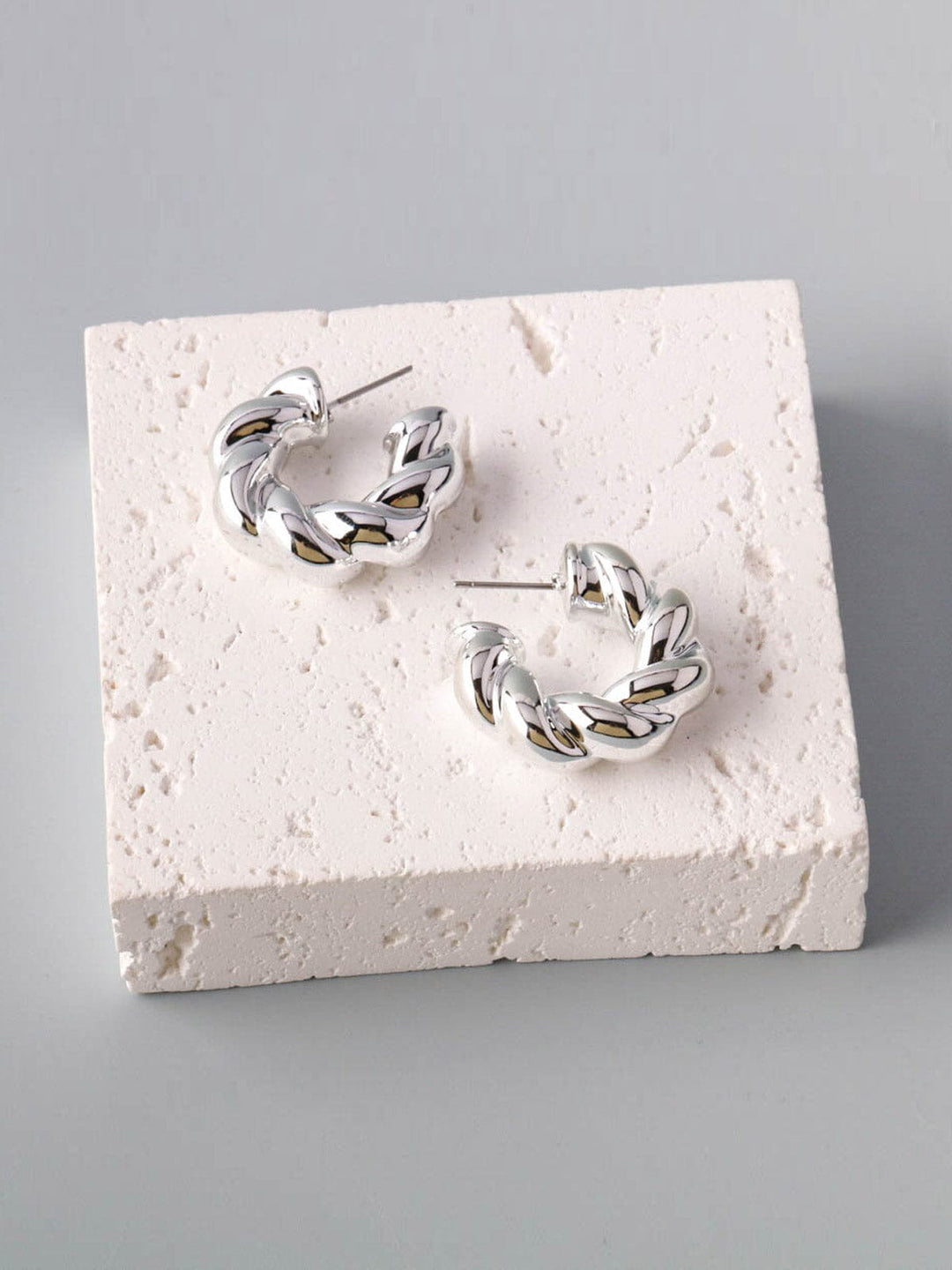 WOMEN'S SILVER SMALL HOOP EARRINGS