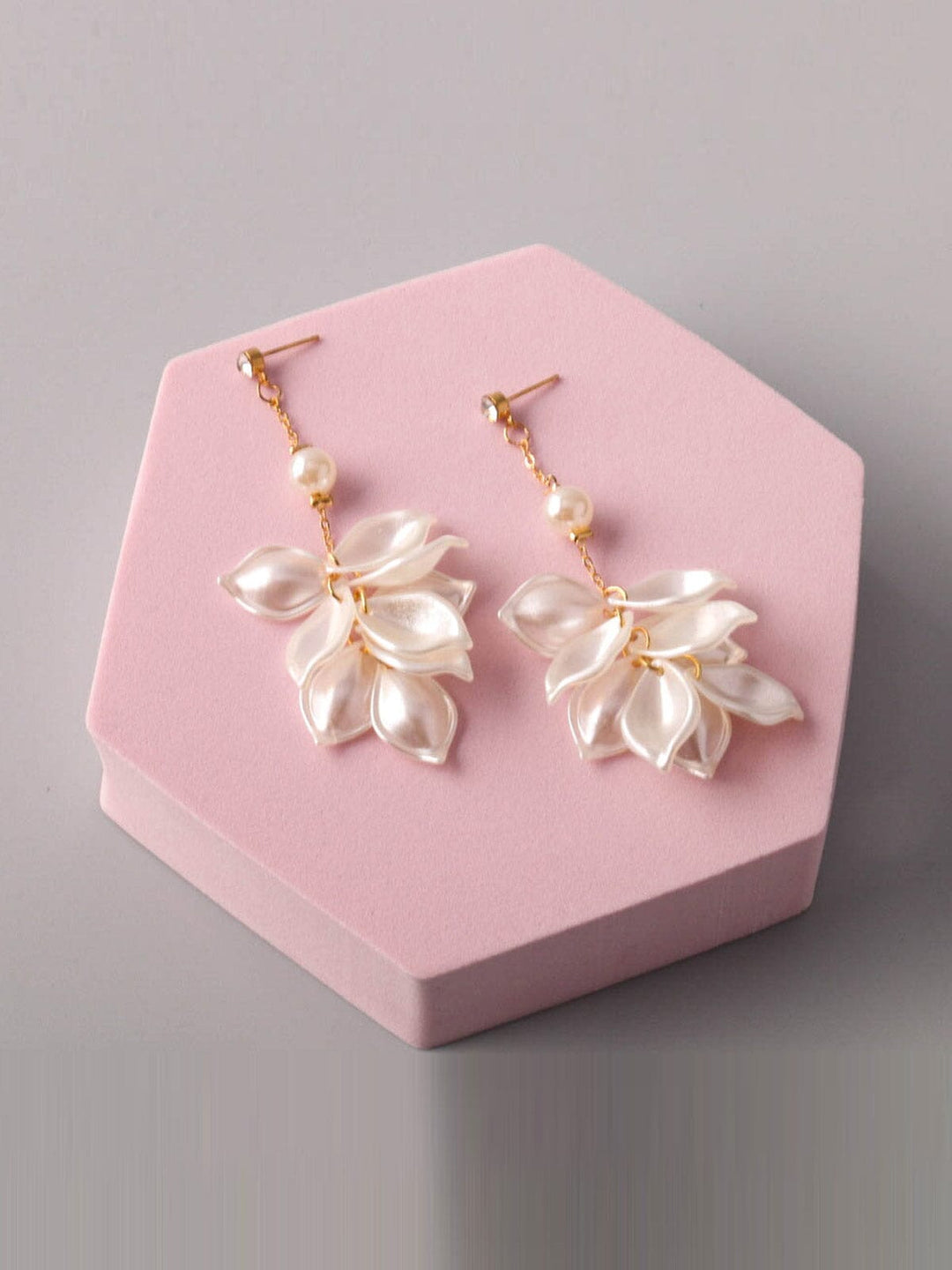FASHION PEARL WHITE FLOWER EARRINGS
