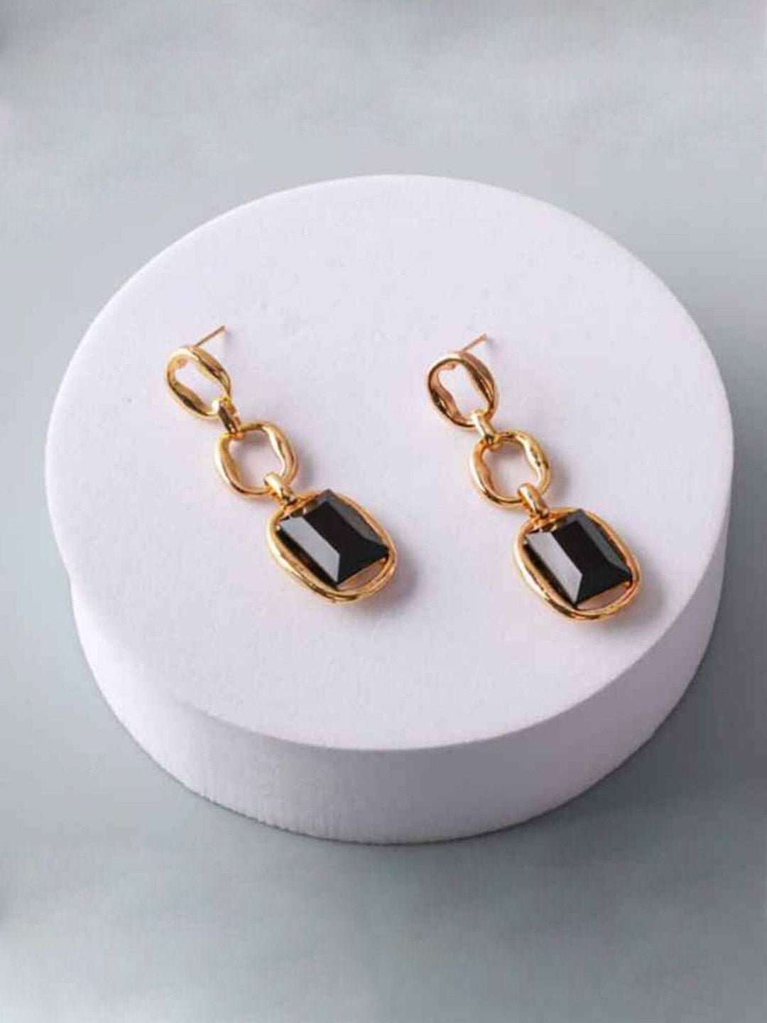 FASHION BLACK GOLD HANGING EARRINGS
