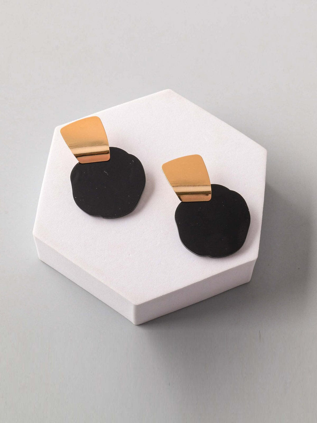 FASHION BLACK GOLD HANGING EARRINGS