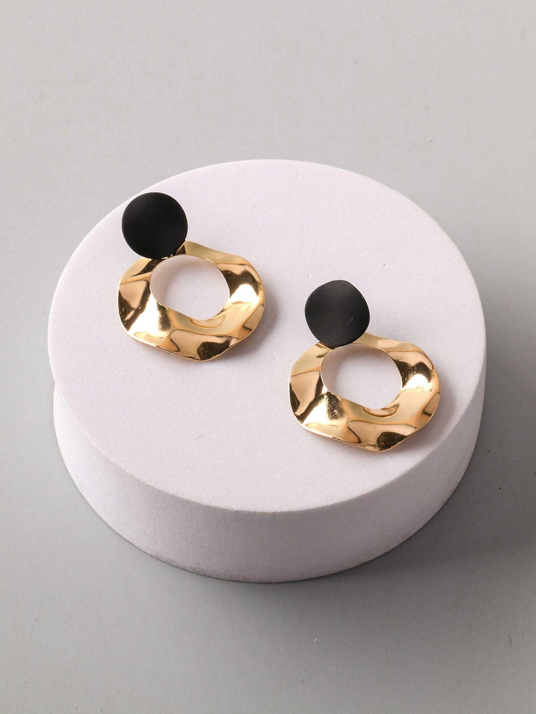 FASHION BLACK GOLD HANGING EARRINGS