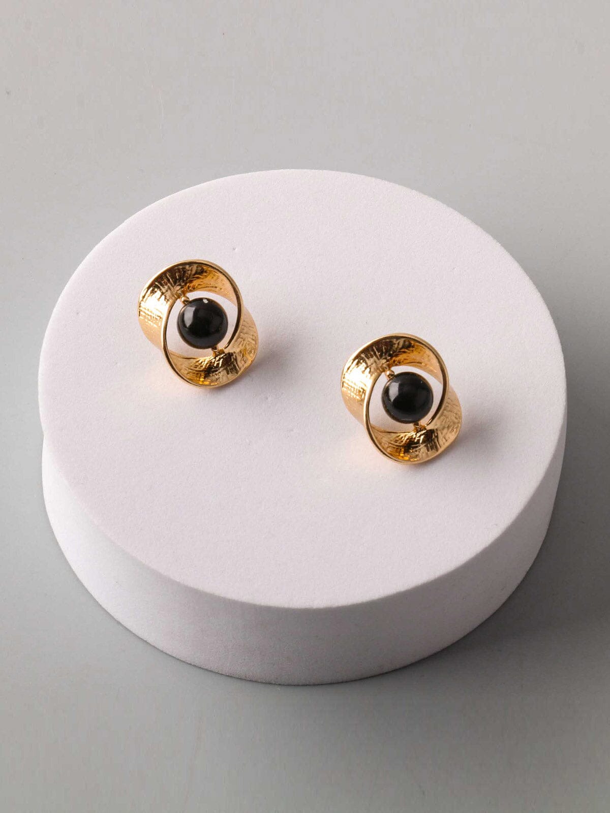 FASHION BLACK GOLD EARRINGS