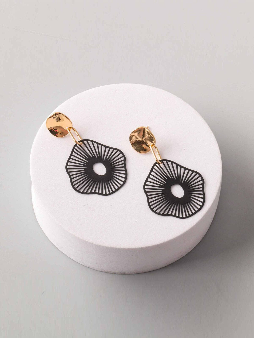 FASHION BLACK GOLD HANGING EARRINGS