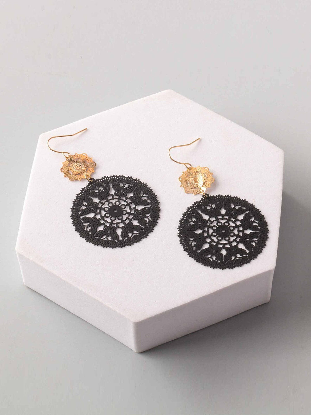 FASHION BLACK GOLD HANGING EARRINGS