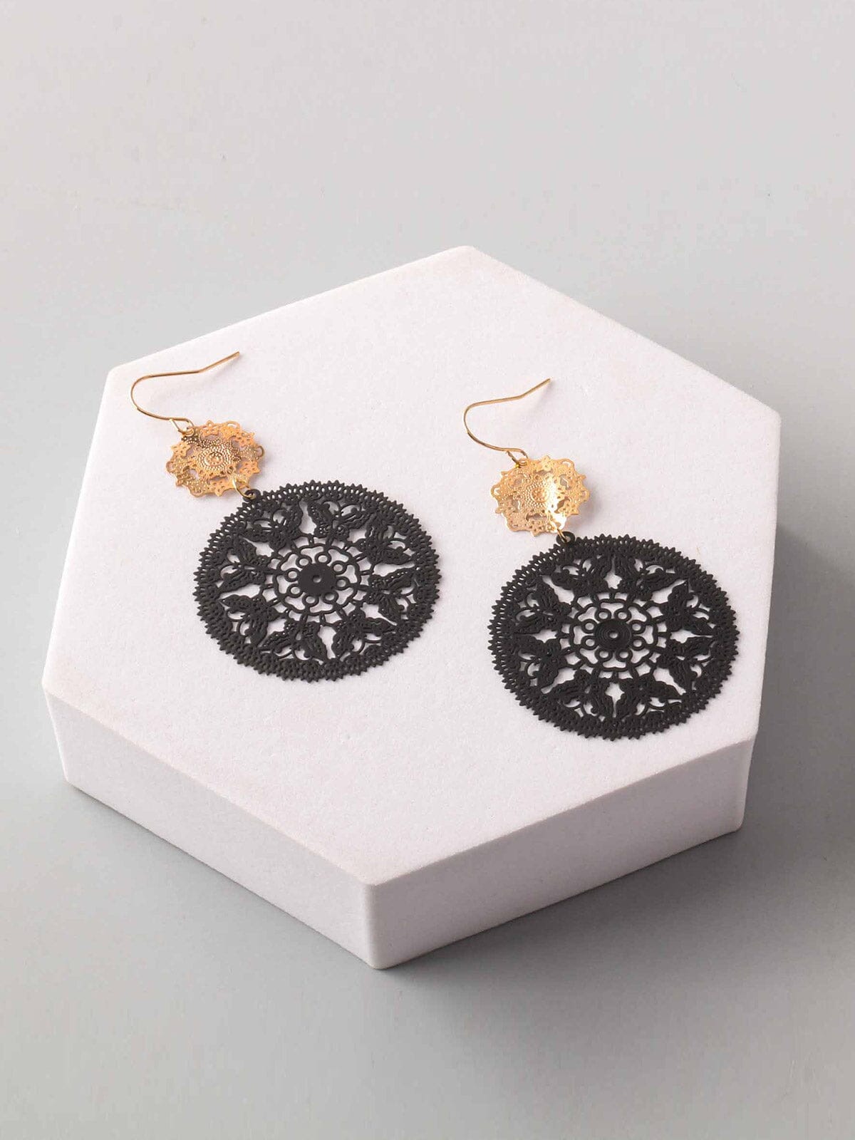 FASHION BLACK GOLD HANGING EARRINGS