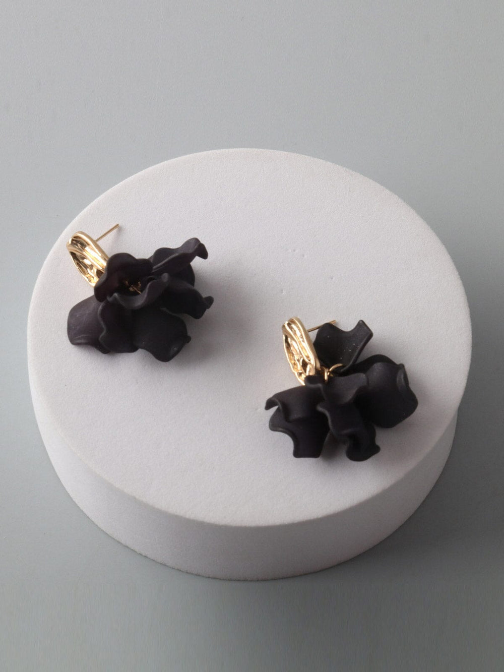 FASHION BLACK GOLD FLORAL EARRINGS