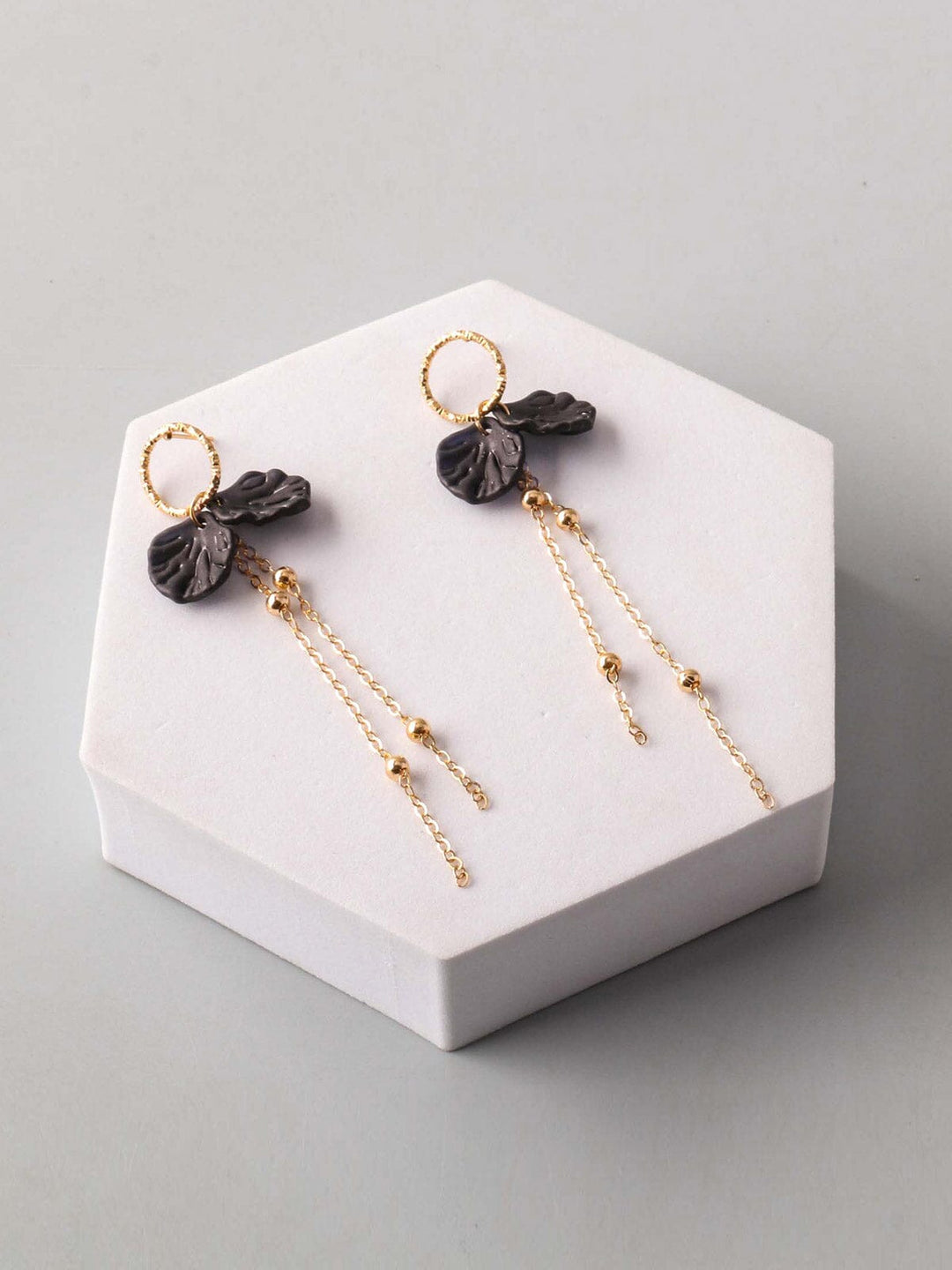 FASHION BLACK GOLD HANGING EARRINGS