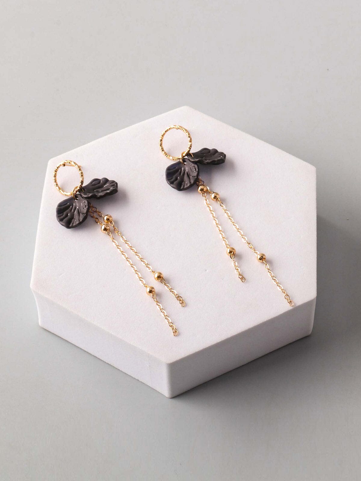 FASHION BLACK GOLD HANGING EARRINGS