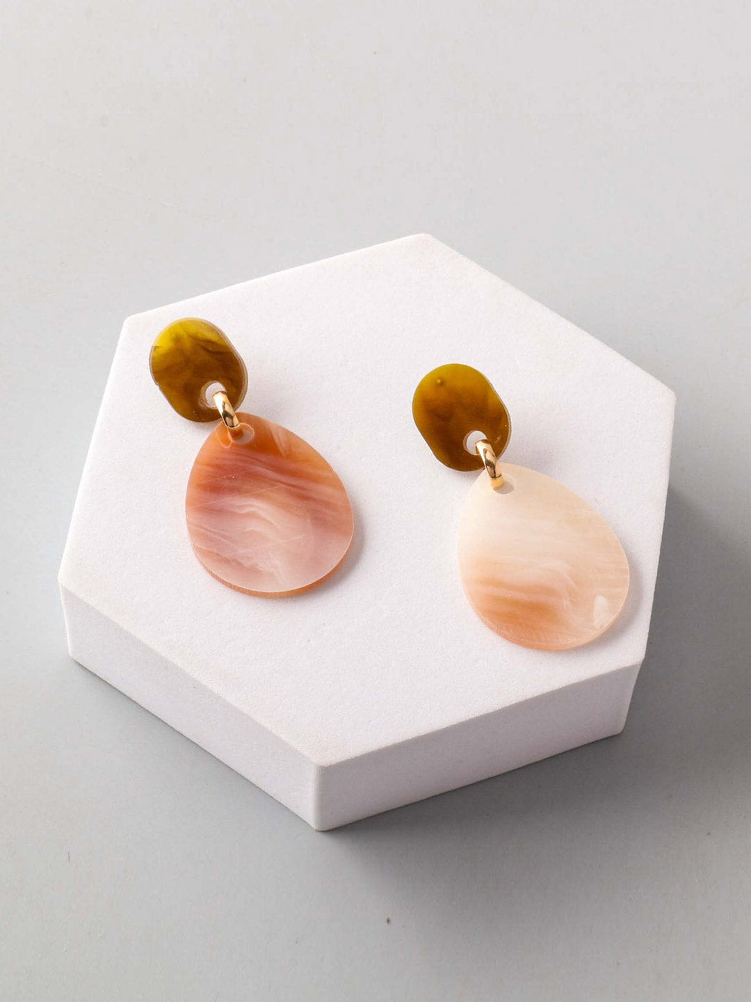 FASHION ASSORTED COLORS EARRINGS