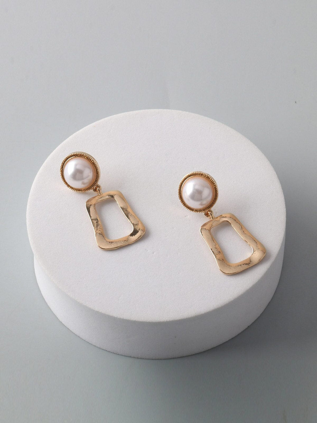 FASHION GOLD PEARL STONE EARRINGS