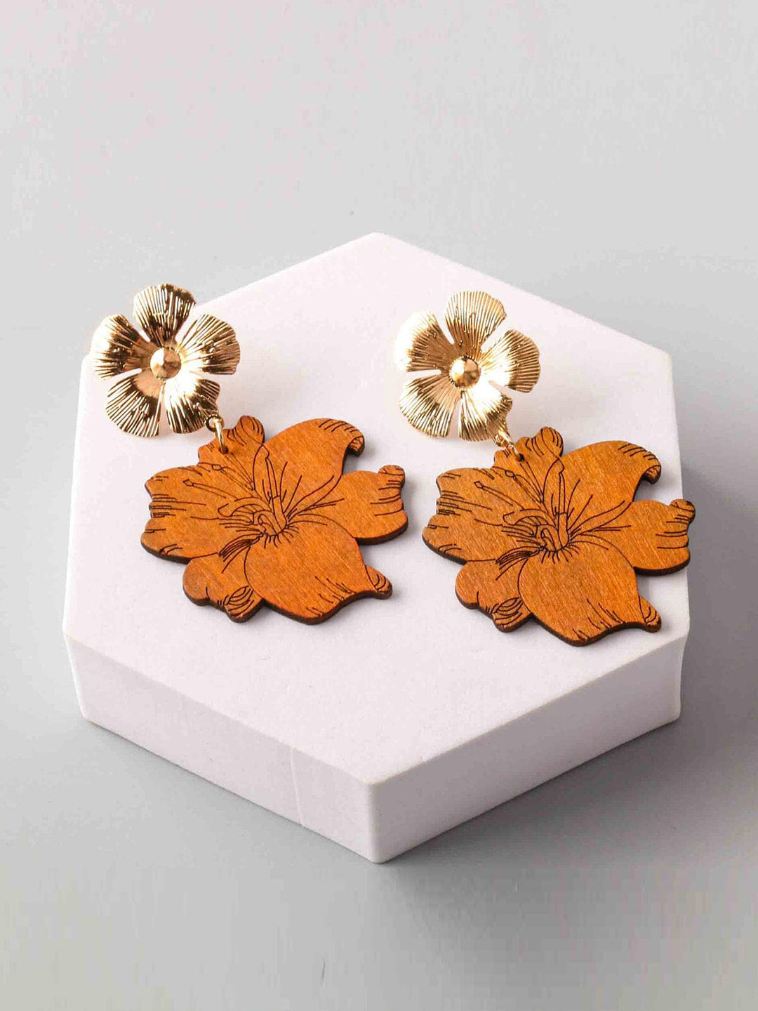 FASHION ASSORTED COLORS WOOD FLORAL EARRINGS