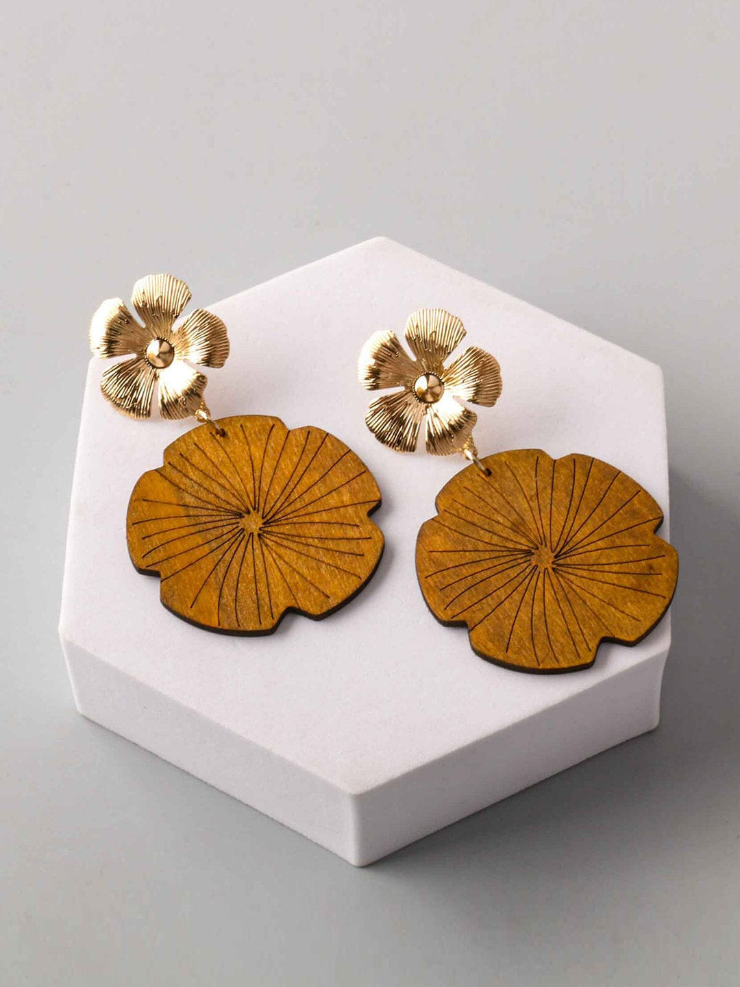 FASHION ASSORTED COLORS WOOD FLOWER EARRINGS