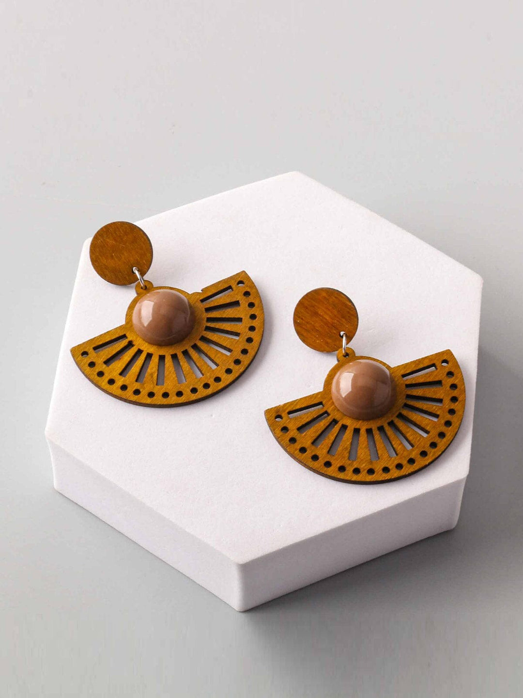 FASHION ASSORTED COLORS FAN EARRINGS